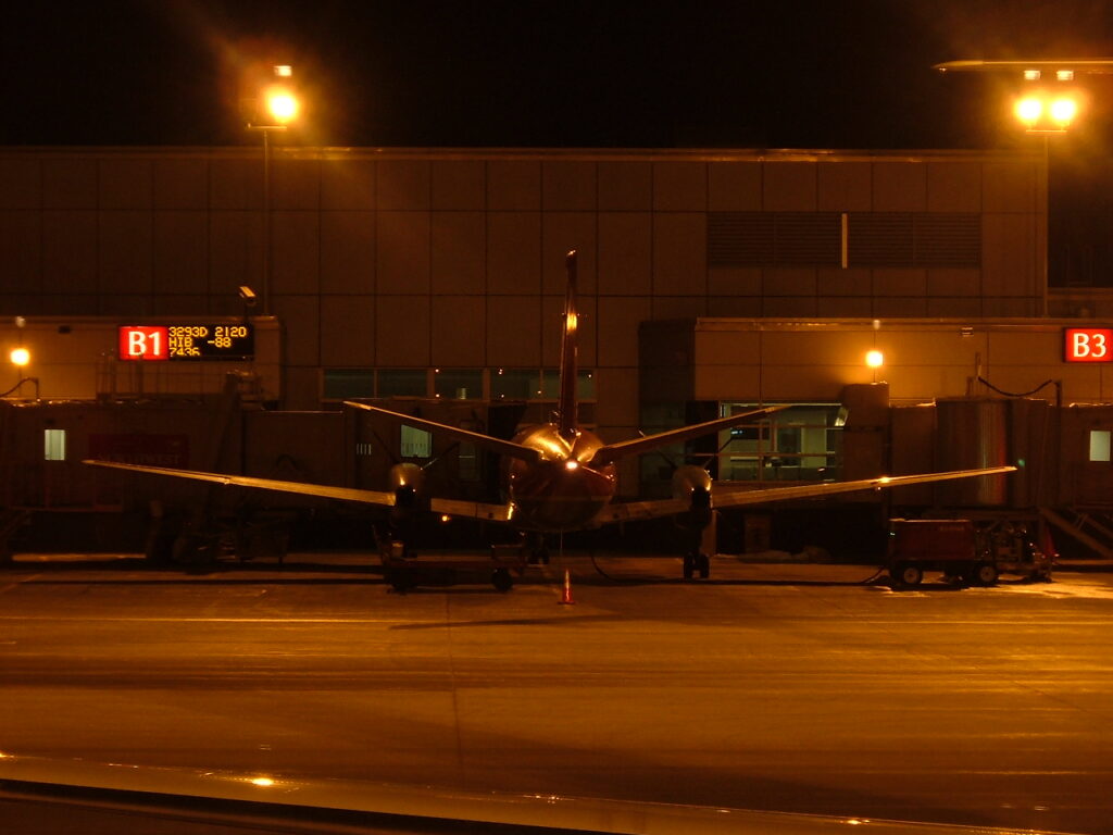 Northwest Airlink Saab 340 sits at the gate in March 2005