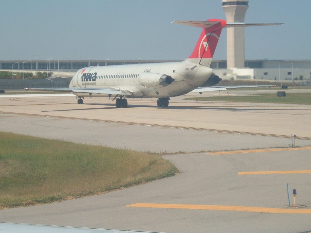 Northwest Airlines McDonnell Douglas DC-9-51 Tail: N764NC MSN: 47717 Line: 833 Code: 9855