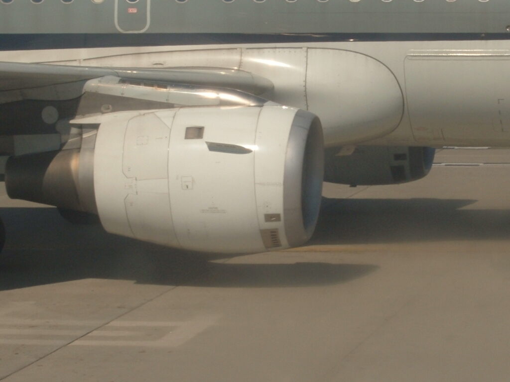 Close up of N342NB's CFM56-5A5 right engine