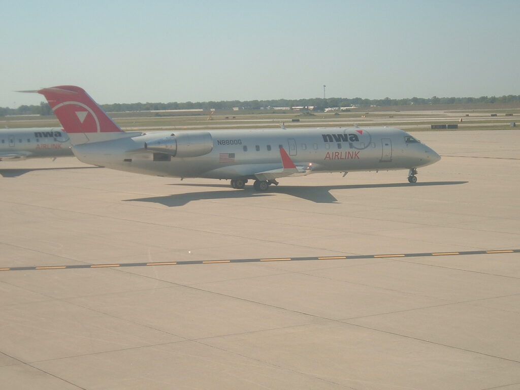 Bombardier CRJ-200 N8800G Northwest Airlink / Pinnacle Airlines