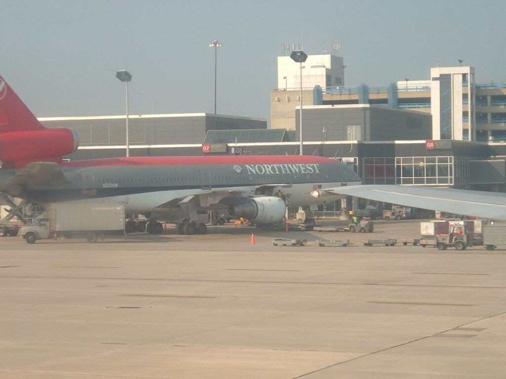 Northwest Airlines, McDonnell Douglas DC-10-30, N221NW Seen at Minneapolis-St. Paul gate G8 in 10-Sep-2005.