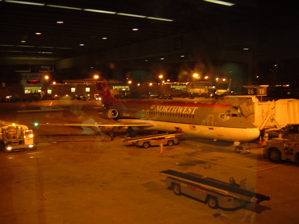 Unknown DC-9-30 at Philadelphia Gate E6